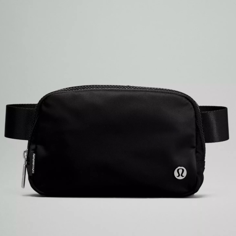 NWT lululemon athletica Everywhere Belt Bag (Black)